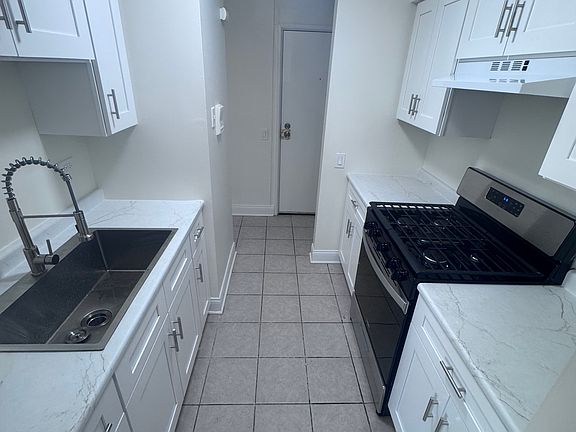 3rd image of 1135 N Boxwood Dr APT 102