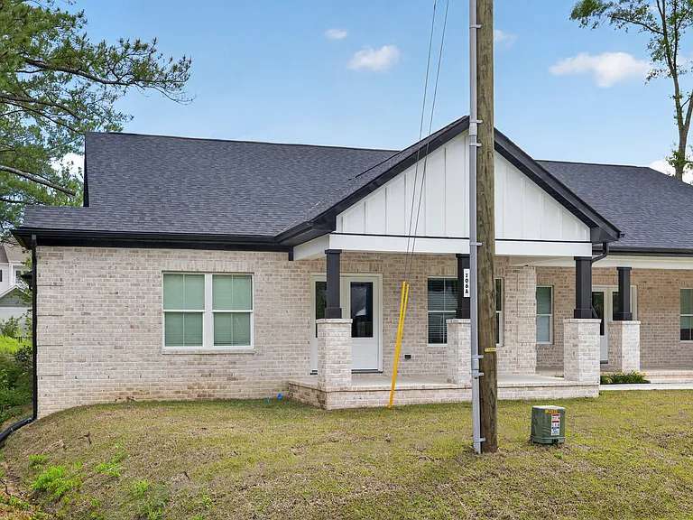106 Lee Dr — Photo 2