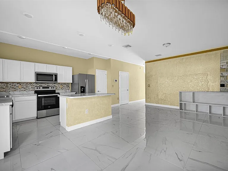 1130 SW 6th Ct — Photo 54