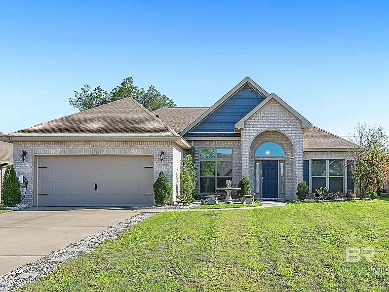 335 Thornhill Cir — Photo 1