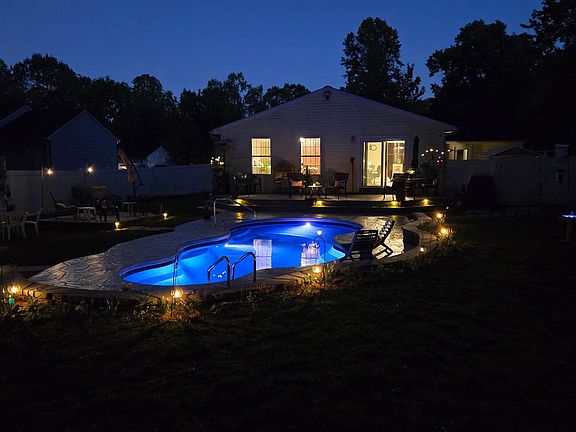 3rd image of 6811 Plantation Forest Dr