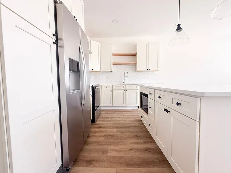 1385 Meridian St — Photo 11