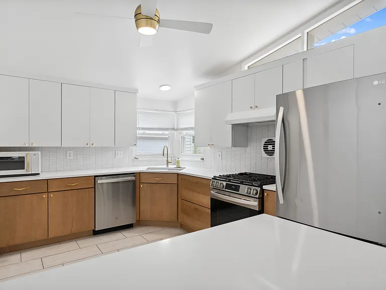 3205 Braddock St — Photo 8