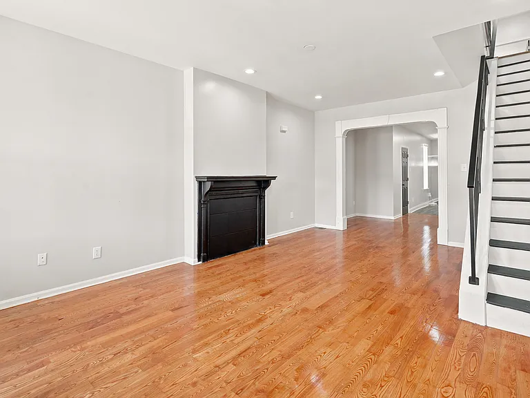 4271 Leidy Ave — Photo 8