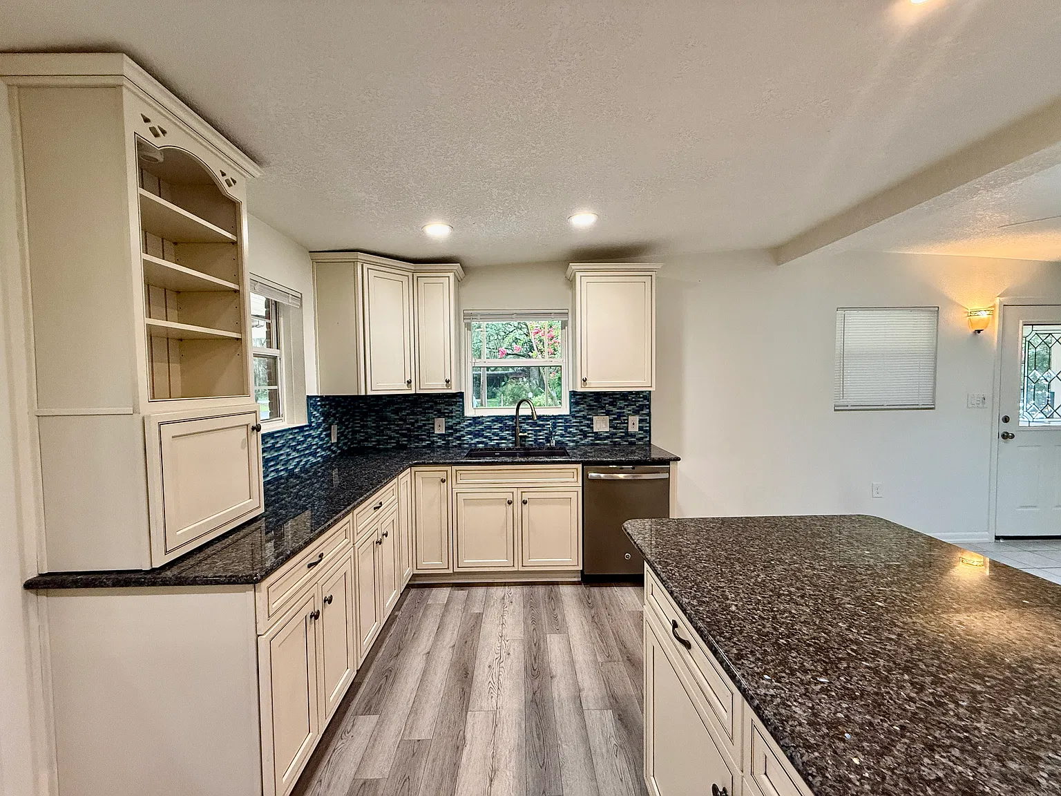 Gulf Breeze Proper Charmer — Photo 2
