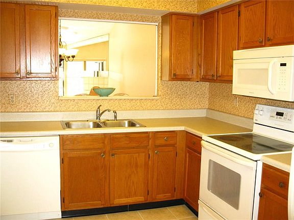 3rd image of 4038 Mermoor Ct