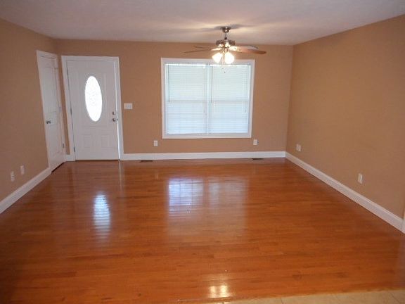 4th image of 332 Barnett Blvd