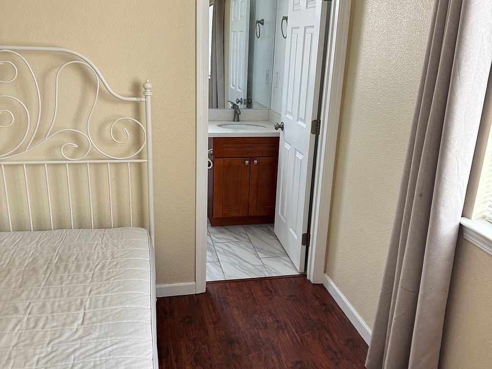 2nd image of 40176 Leslie St #4