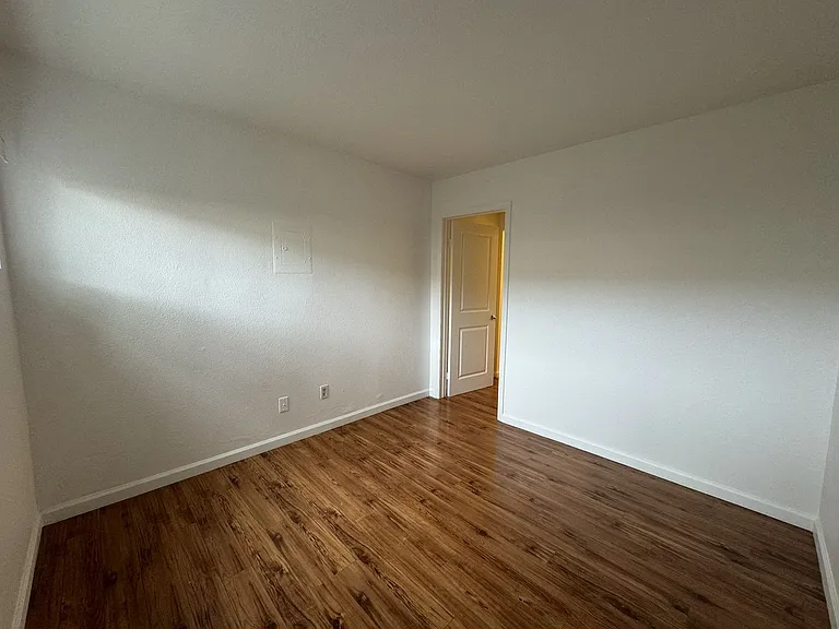 2535 Kansas Ave — Photo 15