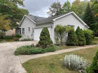 441 Lakewood Dr, East Tawas, MI 48730