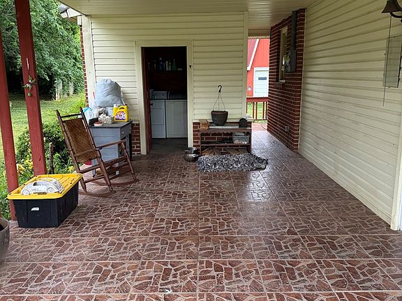 3rd image of 724 Jamestown Hwy