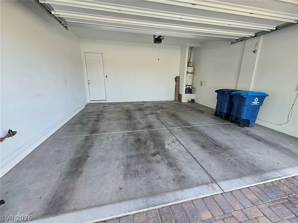 4 bed, 3.0 bath, 1816 sqft, $2,300 — Photo 4
