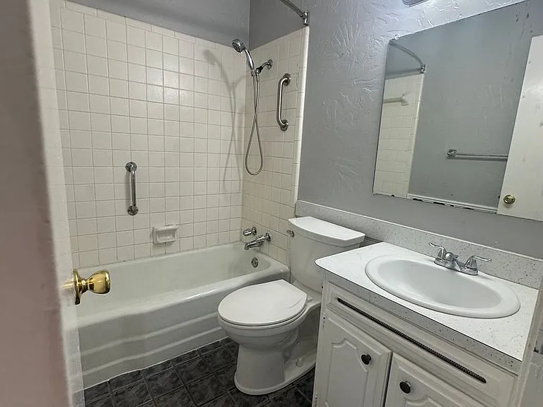 4844 Woodview Dr — Photo 21