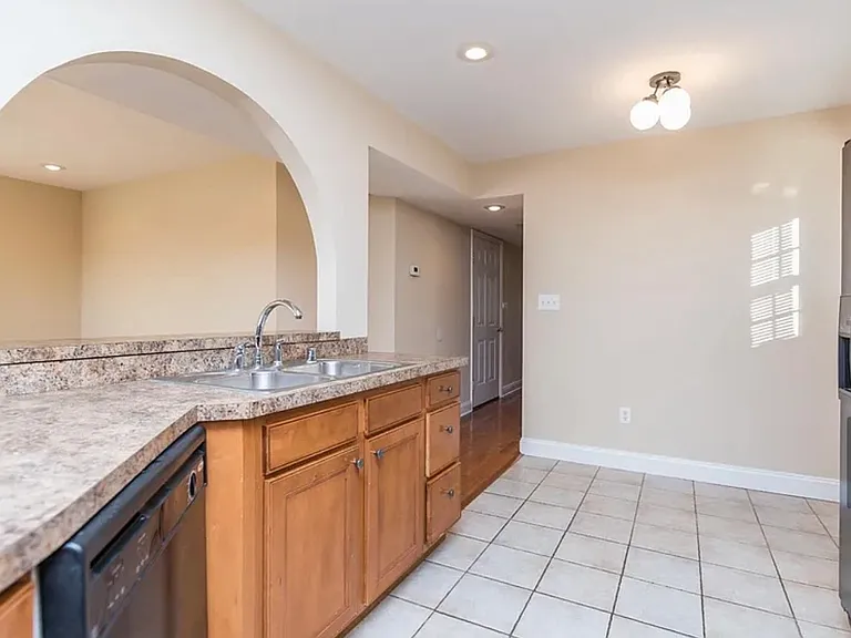 618 Hampton Way #A — Photo 11