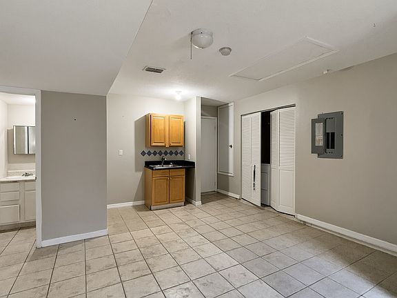 4th image of 2425 Sapier Ct #2429