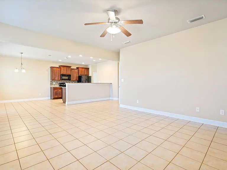 23946 Devonfield Ln — Photo 4
