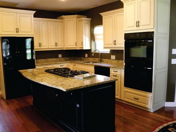 3rd image of 202 La Rose Ct