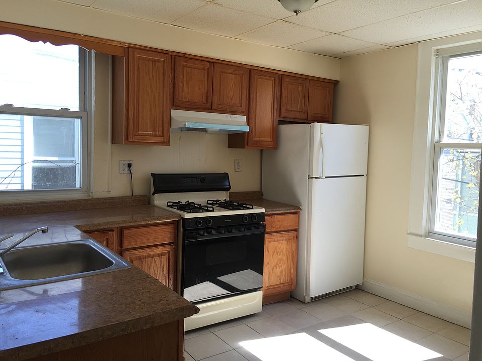 2nd image of 156 Mapes Ave #0