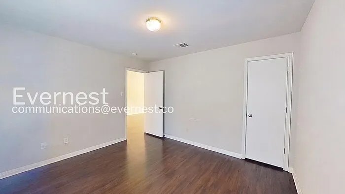 1011 Iola Dr — Photo 13