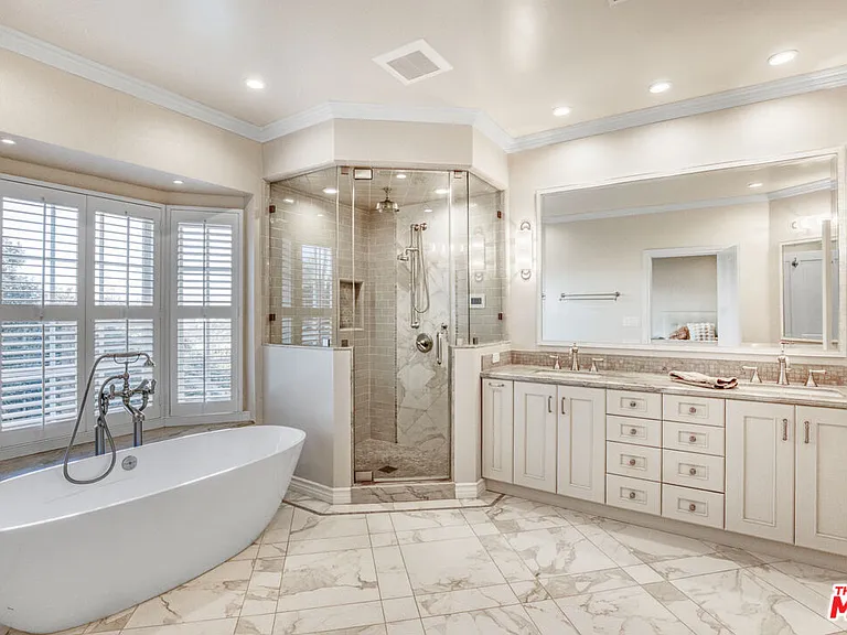 3690 Crownridge Dr — Photo 40