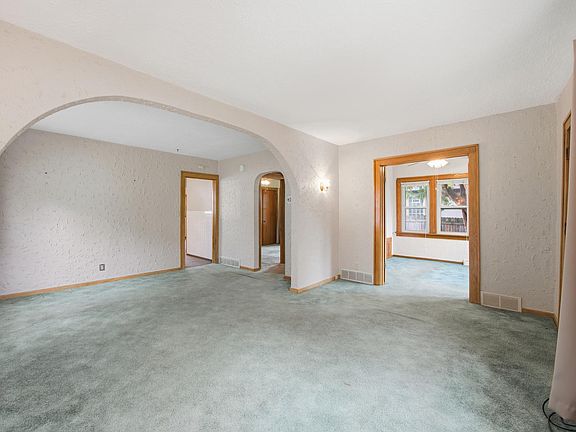 5th image of 999 Minnehaha Ave W