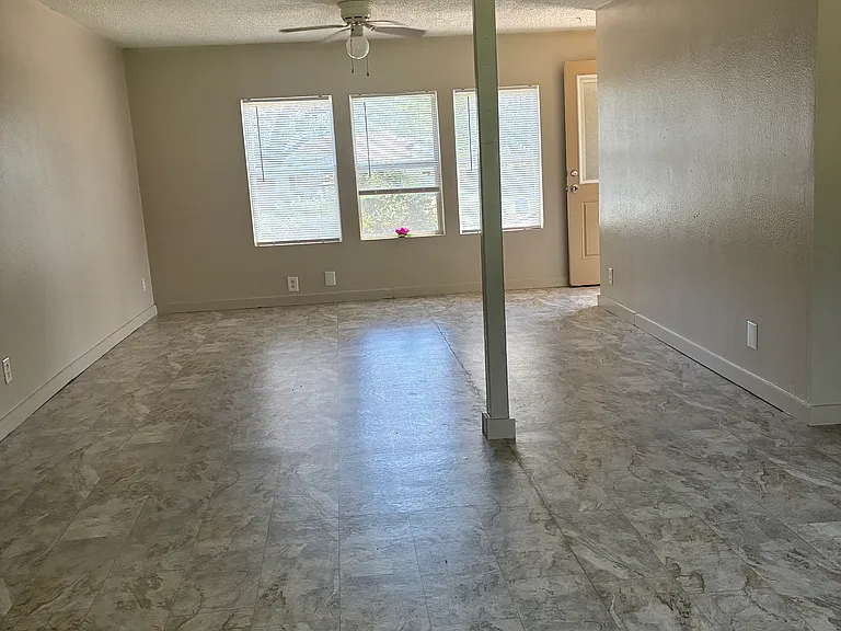 243 Parkins St — Photo 3