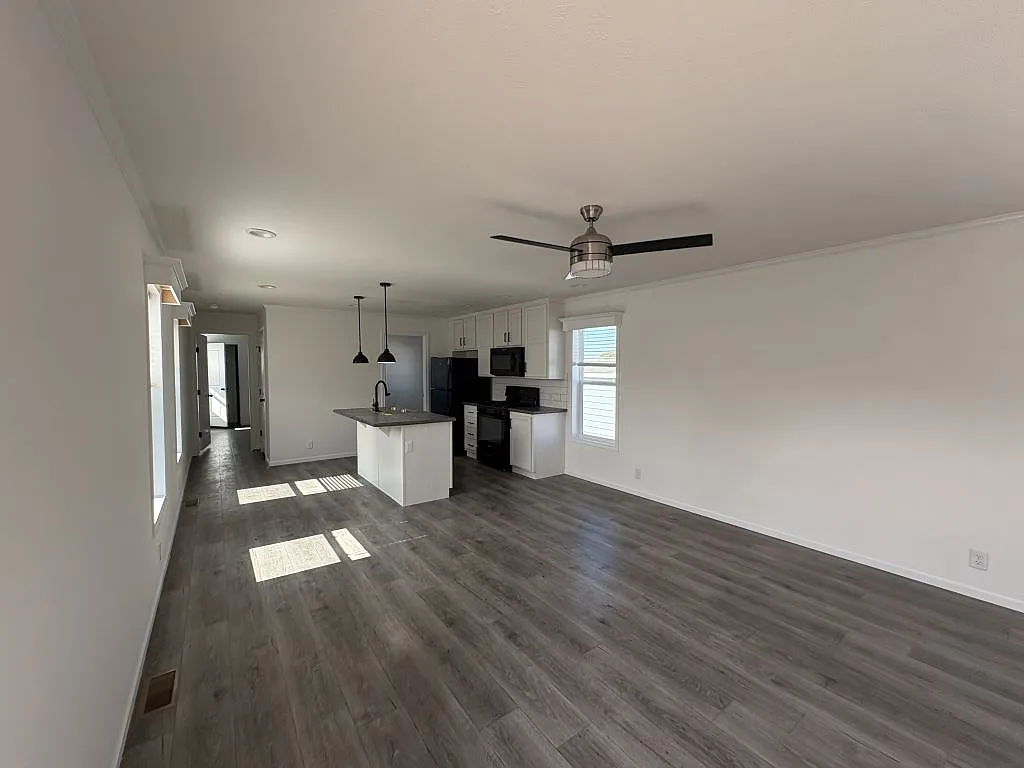 3 bed, 2.0 bath, 1216 sqft, $1,799 — Photo 4