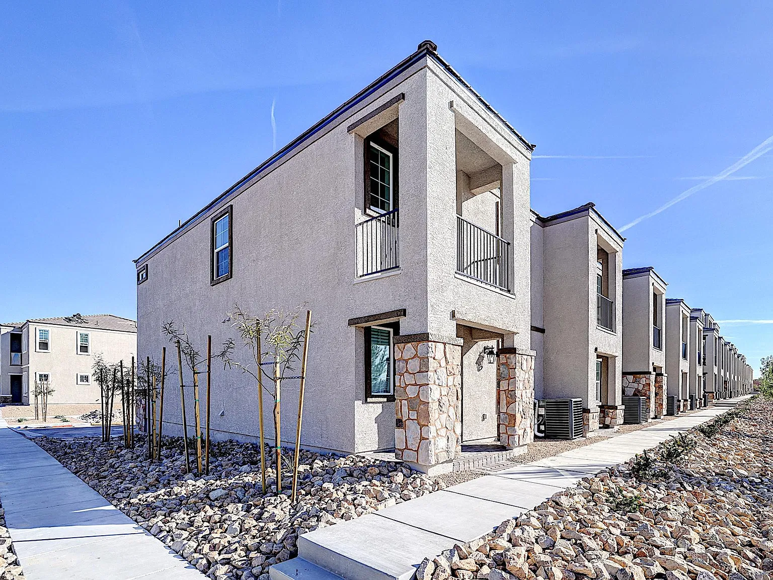 3 bed, 1374 sqft, $2,200 — Photo 1