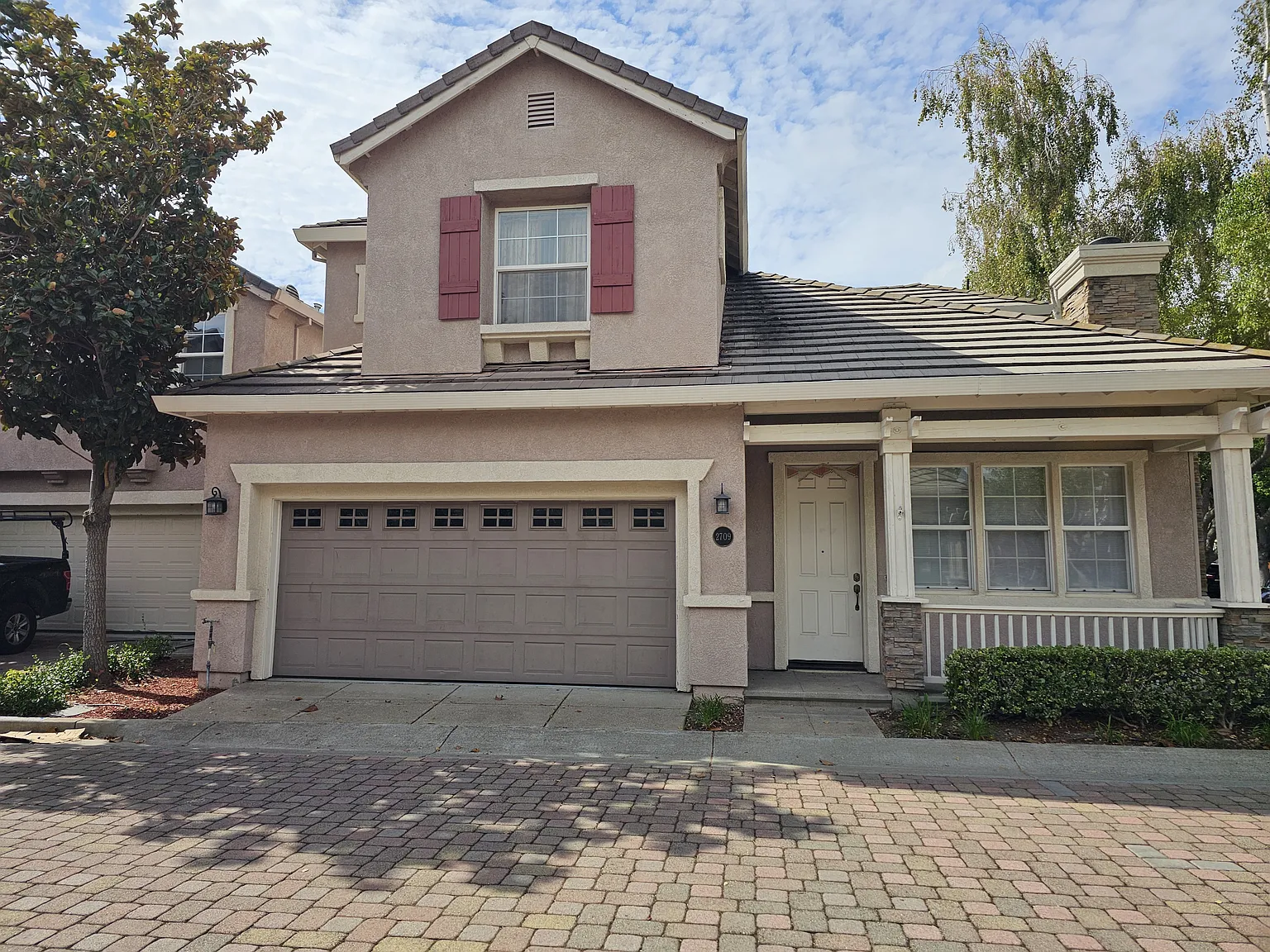 3 bed, 2.5 bath, 1635 sqft, $4,300 — Photo 2