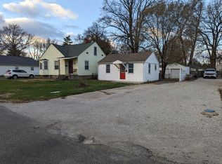 2141 E Grandview Ave, Grandview, IL 62702