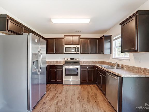 5th image of 1072 Bolivia Dr