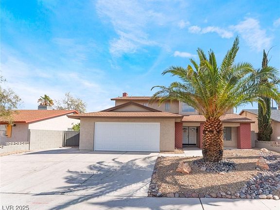 2nd image of 1009 N Tenaya Way