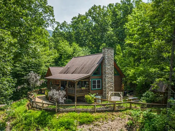 131 Grooms Dr, Robbinsville, NC 28771