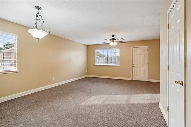 4425 Barnett St #A — Photo 8