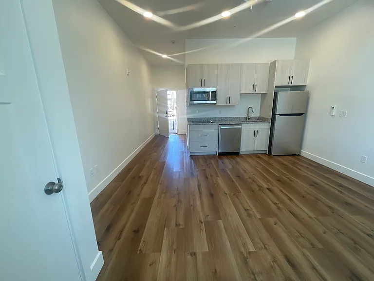 98 E Center St #102 — Photo 2