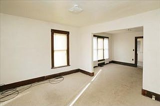 5th image of 71 Roosevelt Ave W