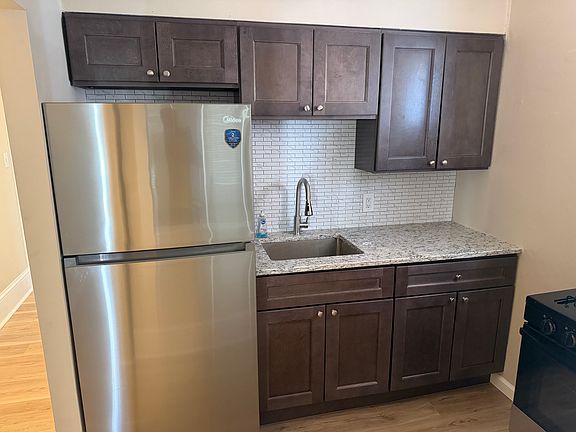 3rd image of 110 Price St Floor 1