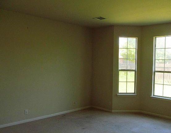 4th image of 1102 Saint John Ct