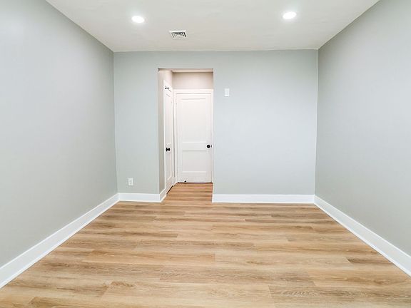4th image of 5548 Woodland Ave