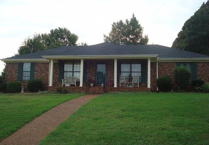 1st image of 121 Oak Hill Dr