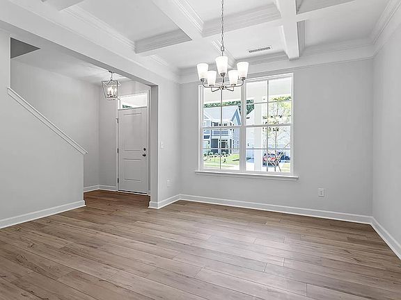 Foyer/Dinning Room