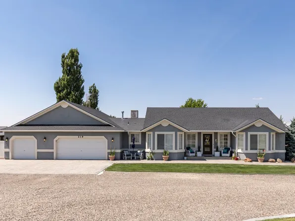 219 Cliff Ln, Spring Creek, NV 89815