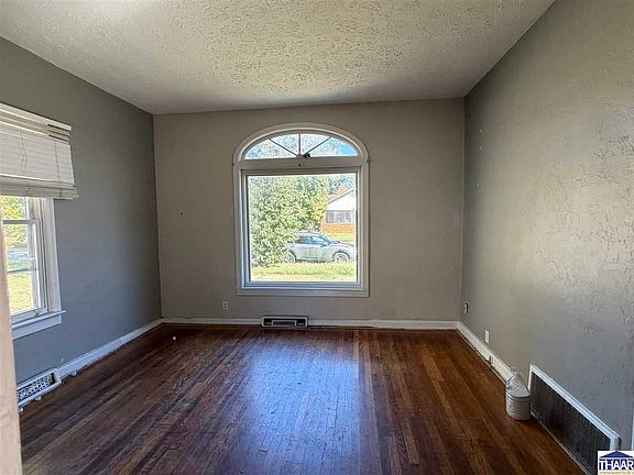 4th image of 907 S 19th St