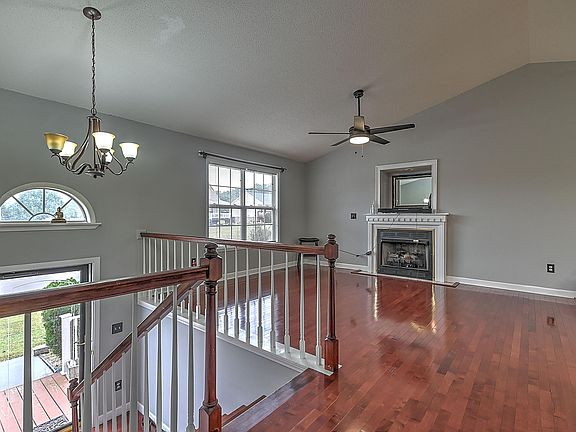 3rd image of 122 Kanes Ct