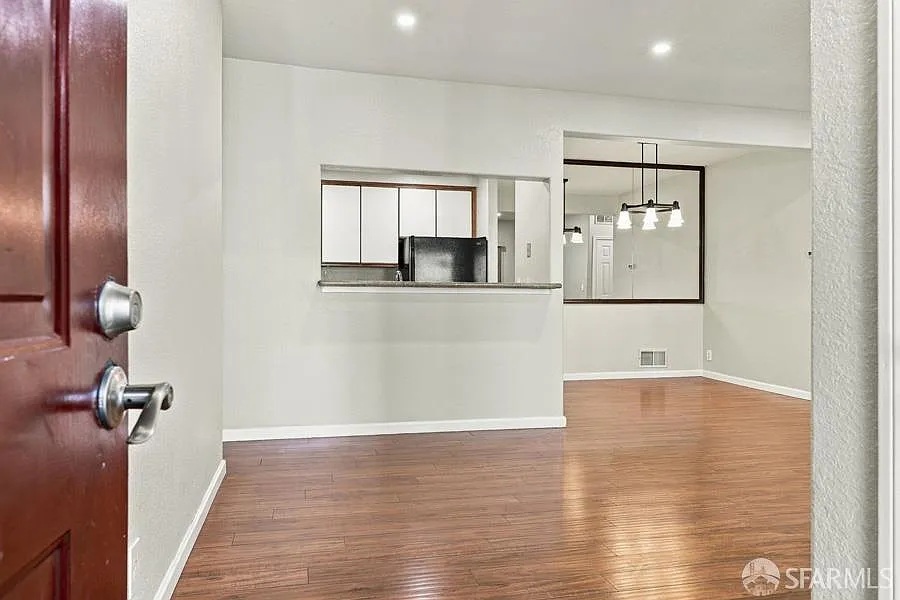 2 bed, 2.0 bath, 1164 sqft, $3,750 — Photo 4
