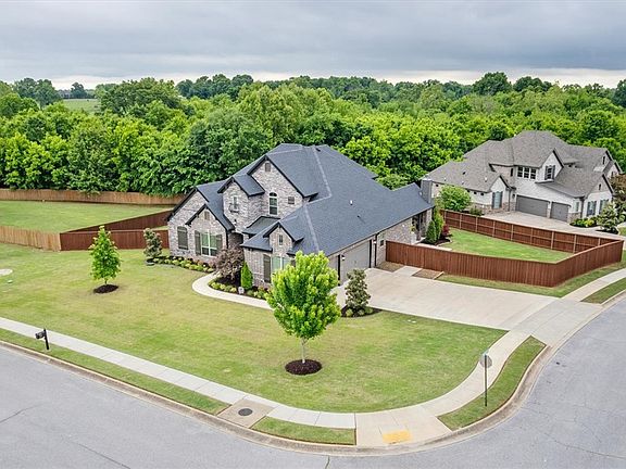 4th image of 107 Torrance Dr