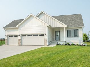 9126 S 91st Ct, West Des Moines, IA 50266