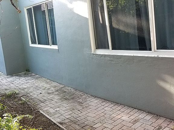 5th image of 840 NW 2nd Ave