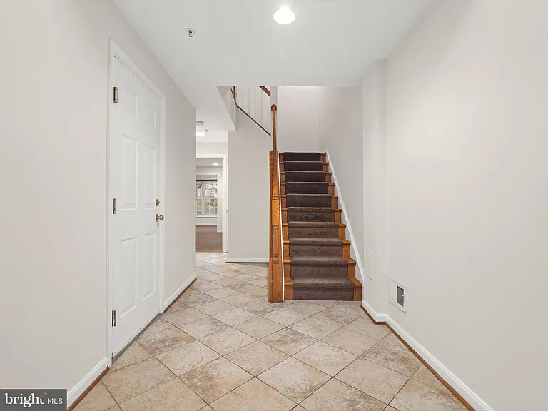 2807 Cornet Ct — Photo 2