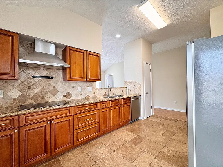 11746 Plumbrook Dr — Photo 6